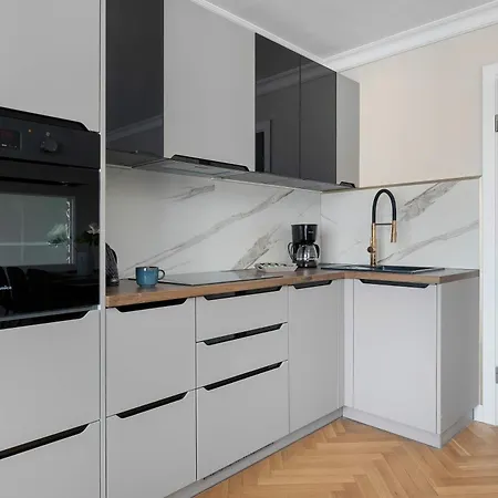 Apartmán Three Bedroom In Center With Desk By Renters