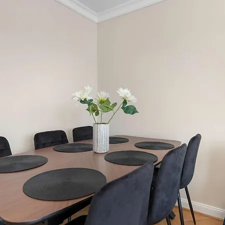 Three Bedroom In Center With Desk By Renters * Gdyně