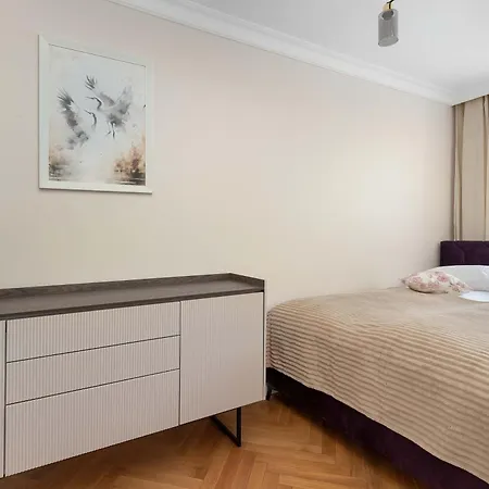 Apartmán Three Bedroom In Center With Desk By Renters *