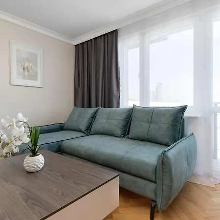 Three Bedroom In Center With Desk By Renters Apartmán Gdyně