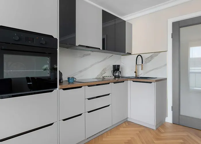 Lägenhet Three Bedroom In Center With Desk By Renters