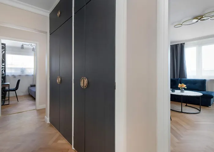 Lägenhet Three Bedroom In Center With Desk By Renters Gdynia