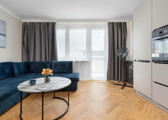 Three Bedroom In Center With Desk By Renters Lägenhet